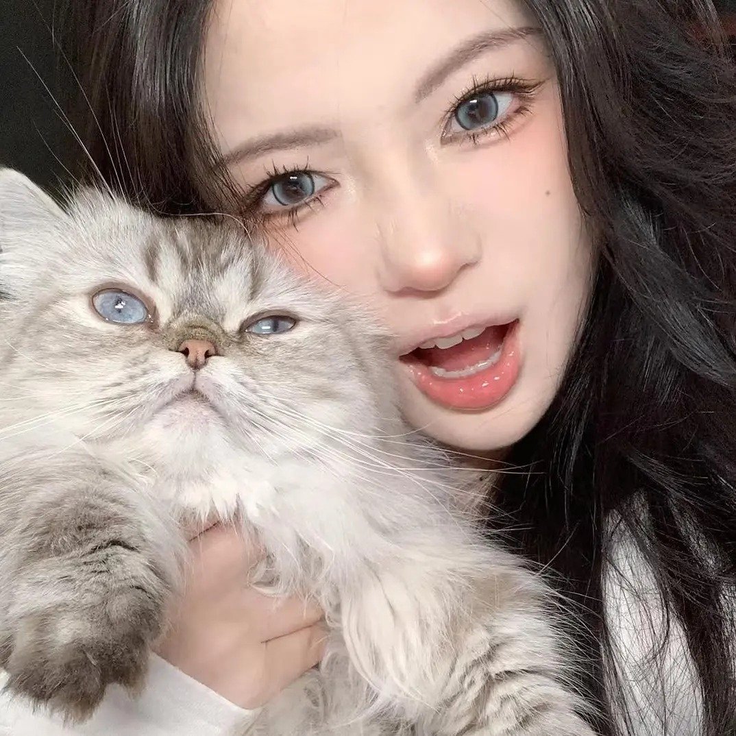 Ice Sea Salt Coloured Lenses - Image 2